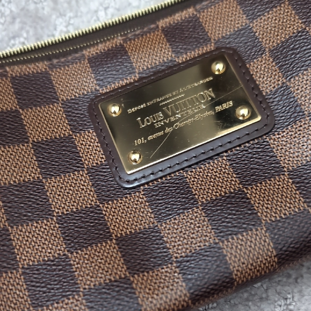 Louis Vuitton Brown Checkered Clutch with Gold Chain - Picture 2 of 16